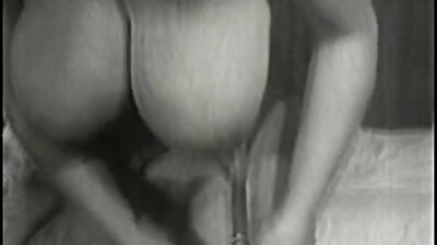 Темневолоса красуня в нижній білизні грає порно відео секс машина свою тугу кицьку так чудово
