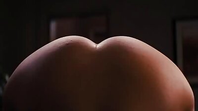 Бімбо з секс відео еротика великими сиськами розтирає мокрі губи кицьки руками