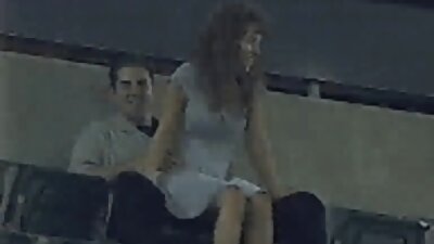 Мамочка, яка секс відео інцест любить член, лежить на дивані, розтягуючи свою кицьку
