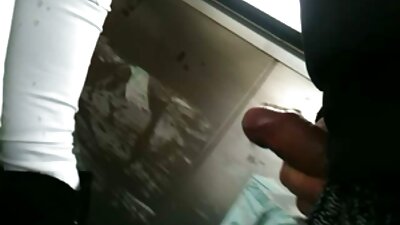 Чорноволоса сучка отримує її порно відео свінгери сексуальне горло під час трахкання