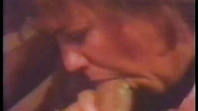 Кучерява курча мама порно відео з великою дупою, яка любить член, відчуває себе в її піхві