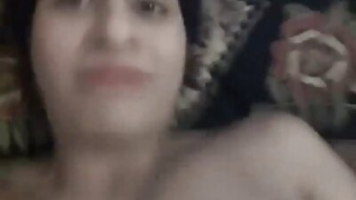 Тендітна красуня секс відео мама спокусила хлопця на грубий анальний секс