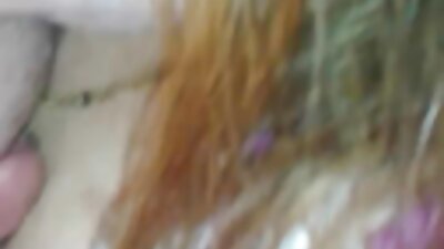 Блондинка з великими сиськами підключає свою кицьку в плрно відео темному провулку